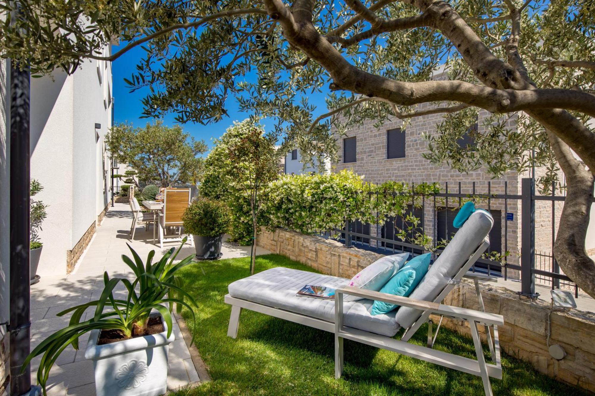 Luxury Apartment Hyperion With Private Pool And Garden Murter Exterior photo