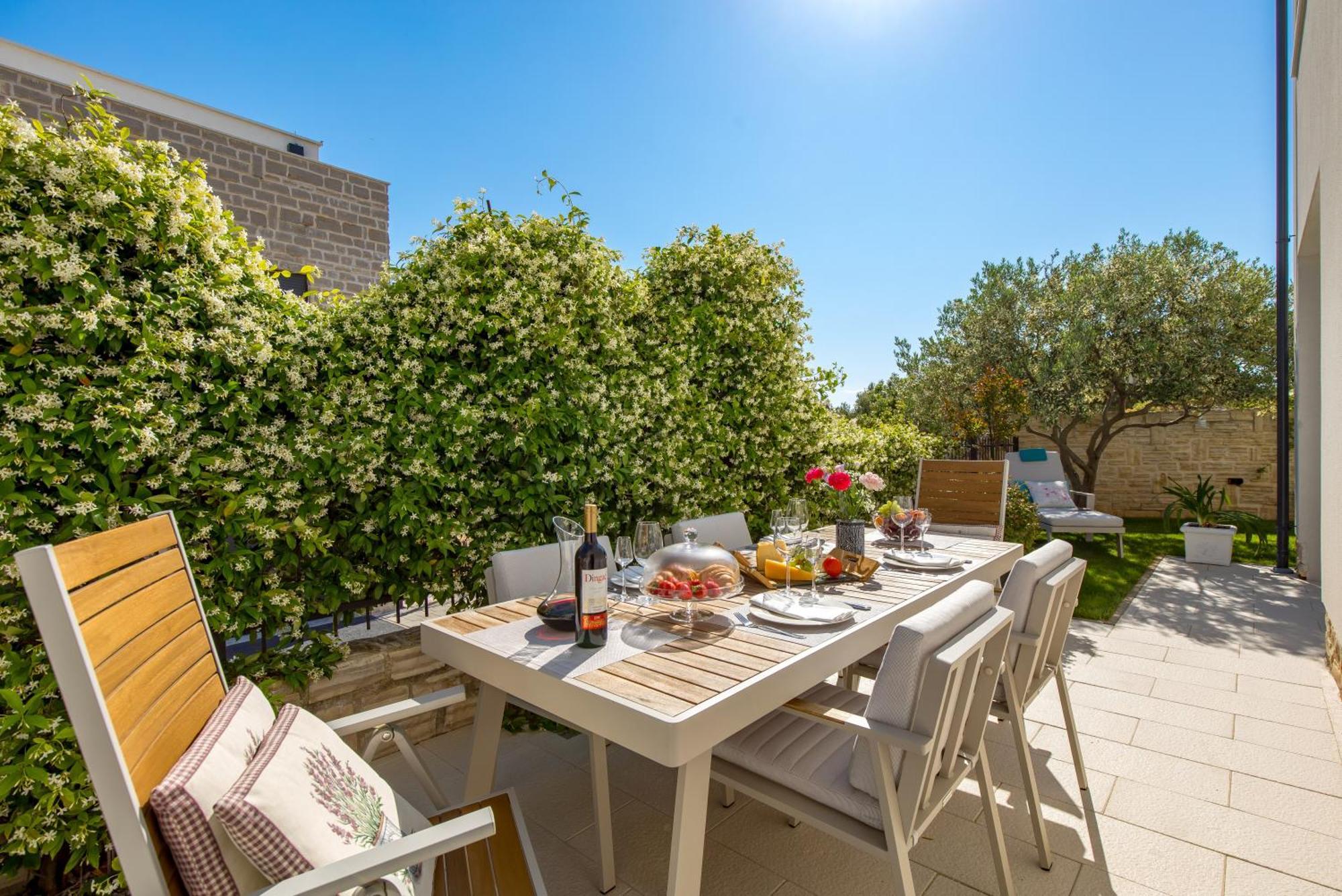Luxury Apartment Hyperion With Private Pool And Garden Murter Exterior photo