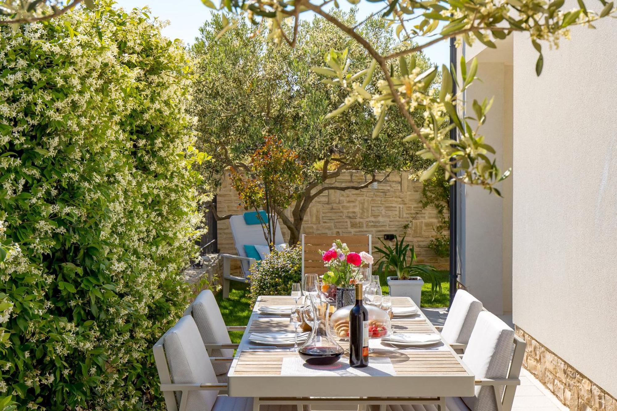 Luxury Apartment Hyperion With Private Pool And Garden Murter Exterior photo